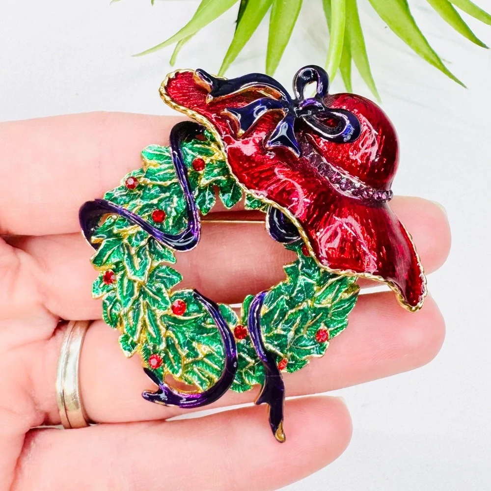Vintage Y2K Red Hat Society Enamel Rhinestone Christmas Green Wreath Brooch